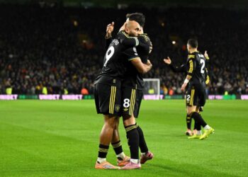 United compound Wolves woes to move into top six