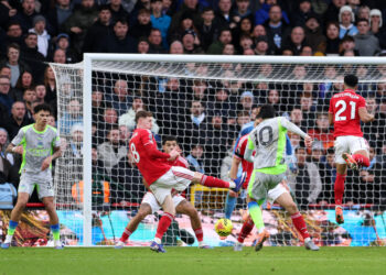 Manchester City put Arsenal back under pressure with late win over Nottingham Forest