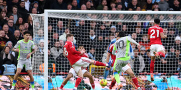 Manchester City put Arsenal back under pressure with late win over Nottingham Forest