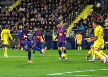 Barcelona edge Villareal to restore four-point lead over Madrid as Atleti breeze past Girona