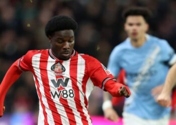 Arsenal open four points lead as Sunderland hold City on New Year’s Day