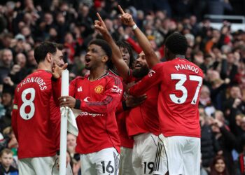 Derby day delight as Carrick’s Manchester United out class City-rivals