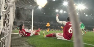 Wolves dent Arsenal’s title chase with last-gasp equaliser