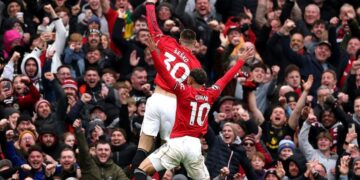 Manchester United bounces back to victory to keep Champions League return in view