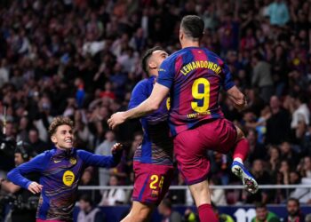 Lewandowski grabs late winner as Barca edge Atleti to open a seven-point gap over Madrid.