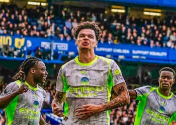 Man City mounts pressure on Arsenal with win over Chelsea