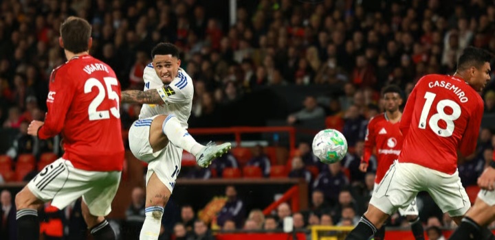 Leeds United stuns Manchester United to go six points clear