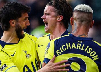 Tottenham beat Aston Villa to keep survival hope alive