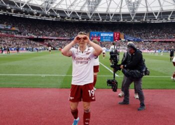 Trossard fires Gunners closer to Premier League title