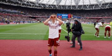 Trossard fires Gunners closer to Premier League title
