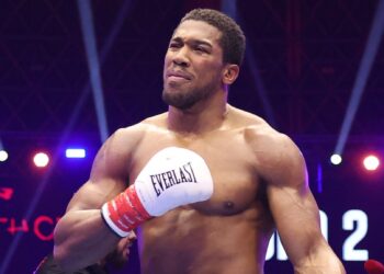 Anthony Joshua Survives Early Scare to Knock Out Prenga, Keeps Tyson Fury Fight on Track