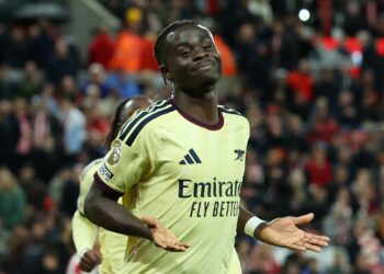 Arsenal maintain perfect start with controlled win at Sunderland