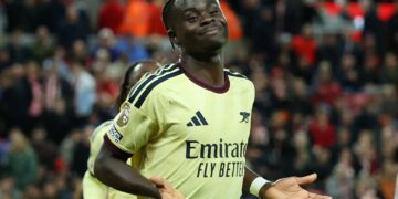 Arsenal maintain perfect start with controlled win at Sunderland